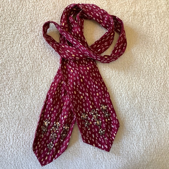 Woman’s Necktie/Scarf - Picture 1 of 1